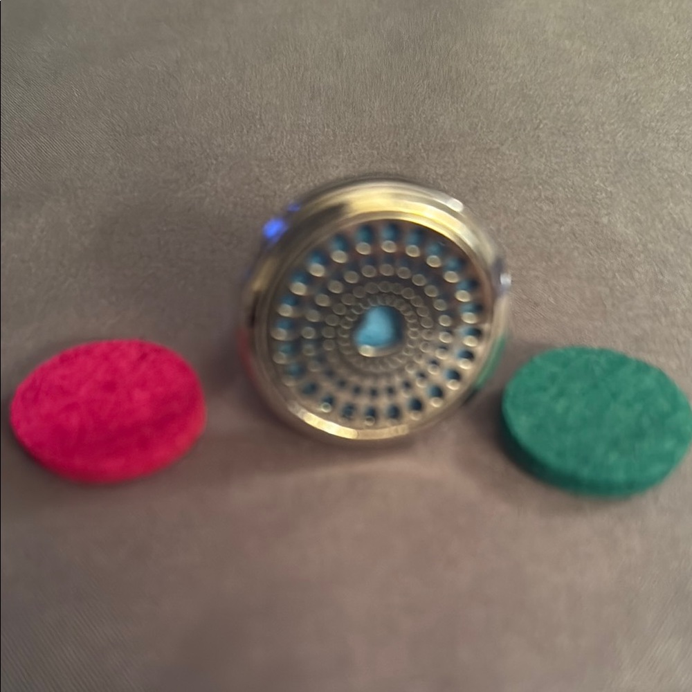 Colorful busting Heart Car Diffuser - Picture 3 of 5